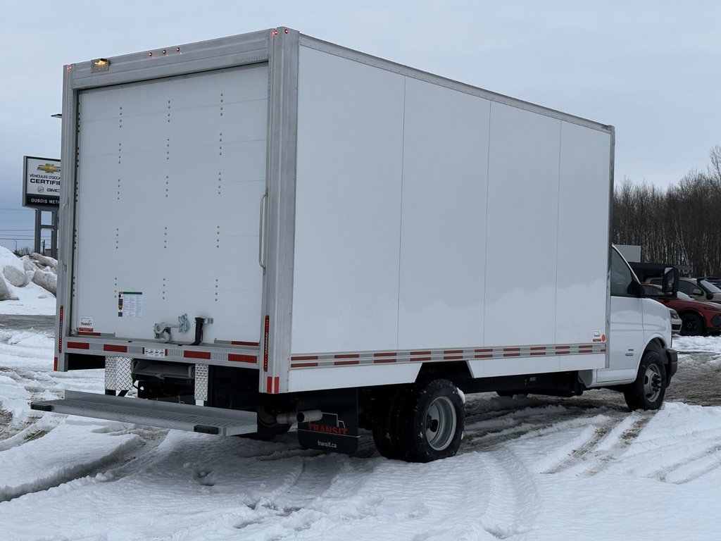 2024 GMC Savana Commercial Cutaway 4500, CUBE 16 PIEDS, V8 6.6L ESSENCE, DOULE ROUES! in Victoriaville, Quebec - 6 - w1024h768px
