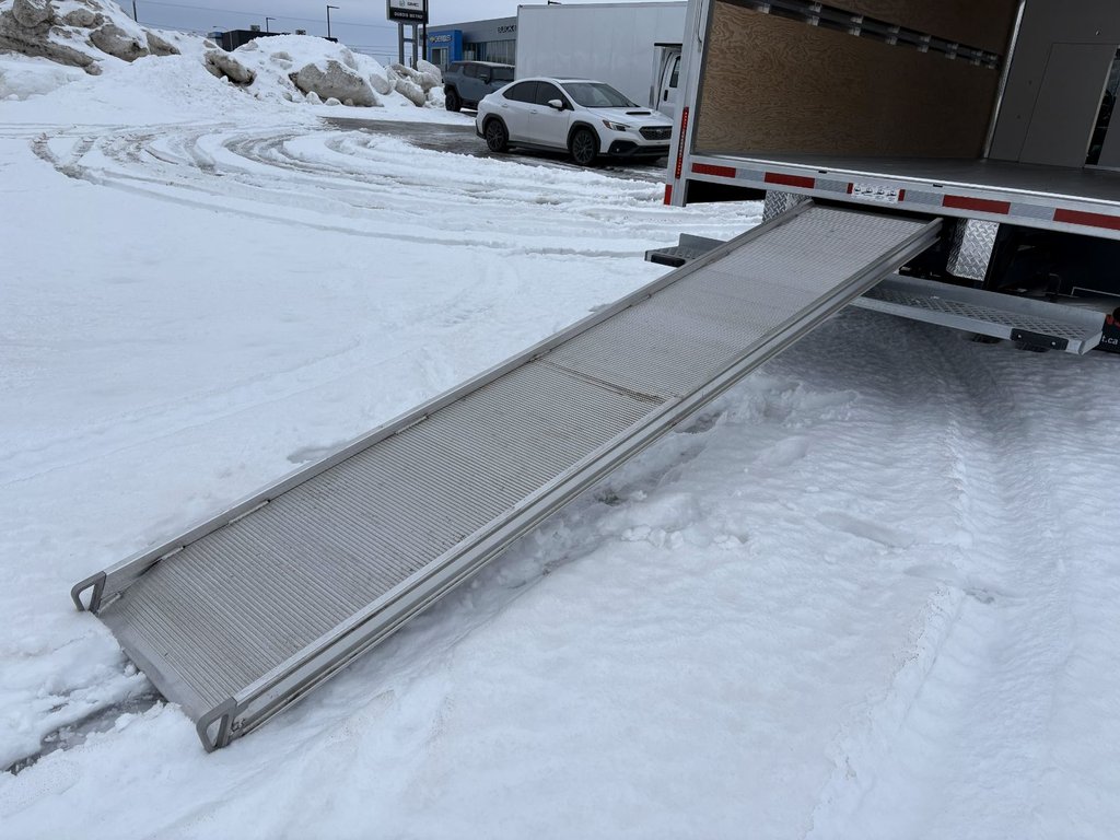 2024 GMC Savana Commercial Cutaway 4500, CUBE 16 PIEDS, V8 6.6L ESSENCE, DOULE ROUES! in Victoriaville, Quebec - 13 - w1024h768px