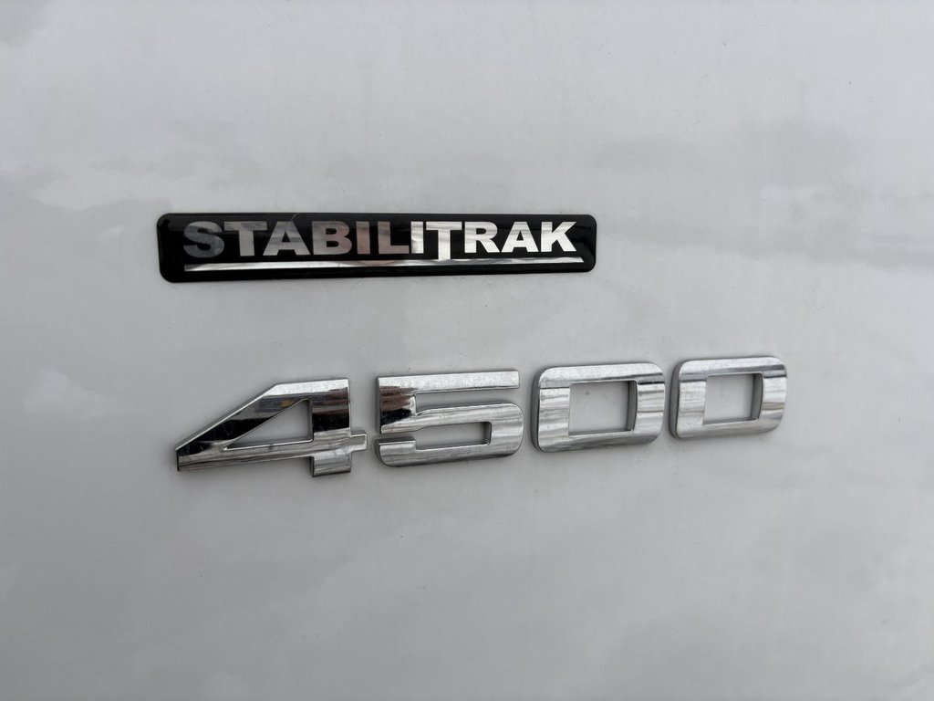 2024 GMC Savana Commercial Cutaway 4500, CUBE 16 PIEDS, V8 6.6L ESSENCE, DOULE ROUES! in Victoriaville, Quebec - 9 - w1024h768px