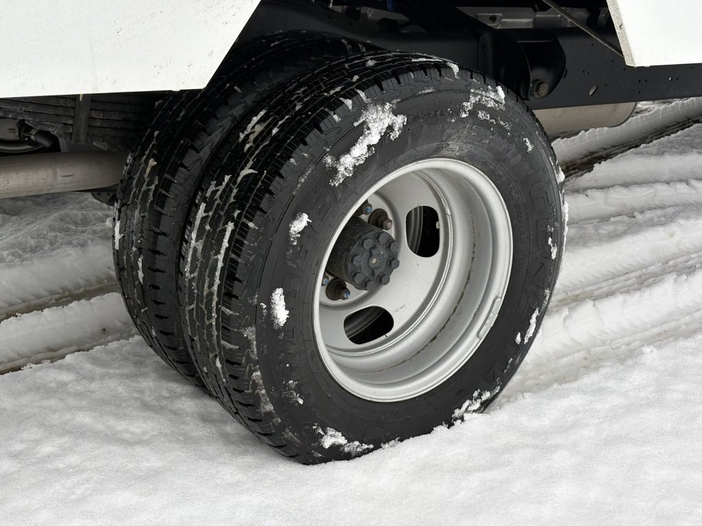 2024 GMC Savana Commercial Cutaway 4500, CUBE 16 PIEDS, V8 6.6L ESSENCE, DOULE ROUES! in Victoriaville, Quebec - 10 - w1024h768px