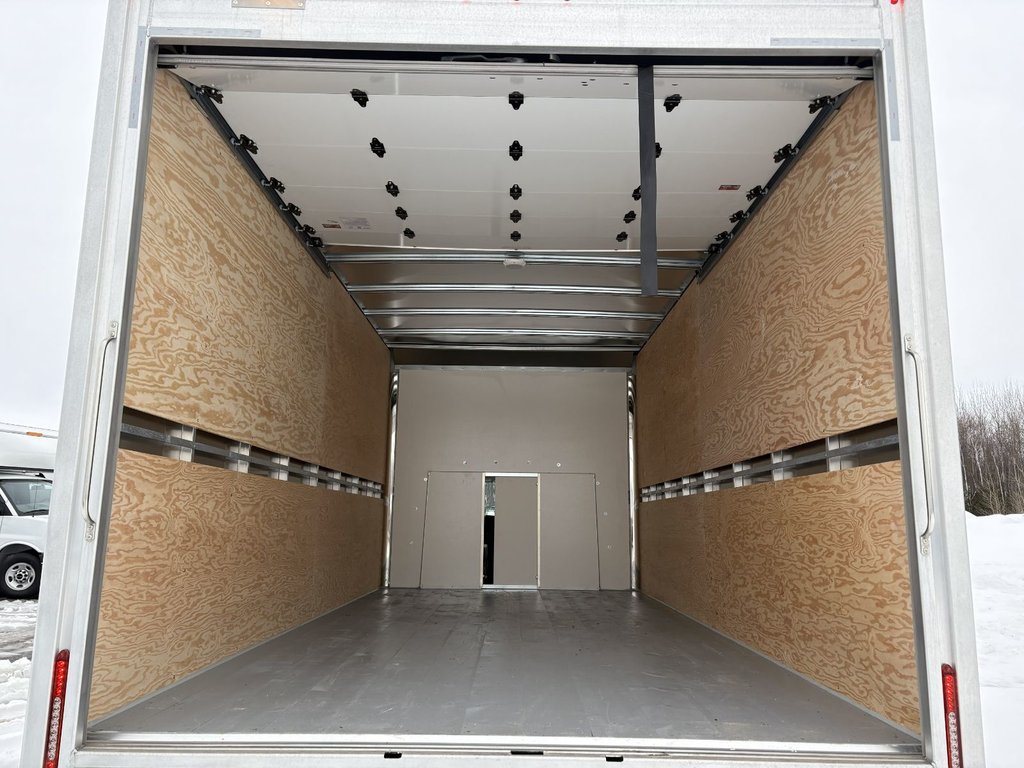 2024 GMC Savana Commercial Cutaway 4500, CUBE 16 PIEDS, V8 6.6L ESSENCE, DOULE ROUES! in Victoriaville, Quebec - 14 - w1024h768px