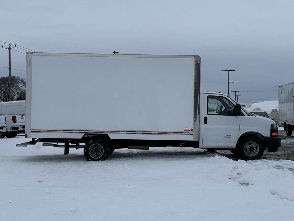 2024 GMC Savana Commercial Cutaway 4500, CUBE 16 PIEDS, V8 6.6L ESSENCE, DOULE ROUES! in Victoriaville, Quebec - 7 - w1024h768px