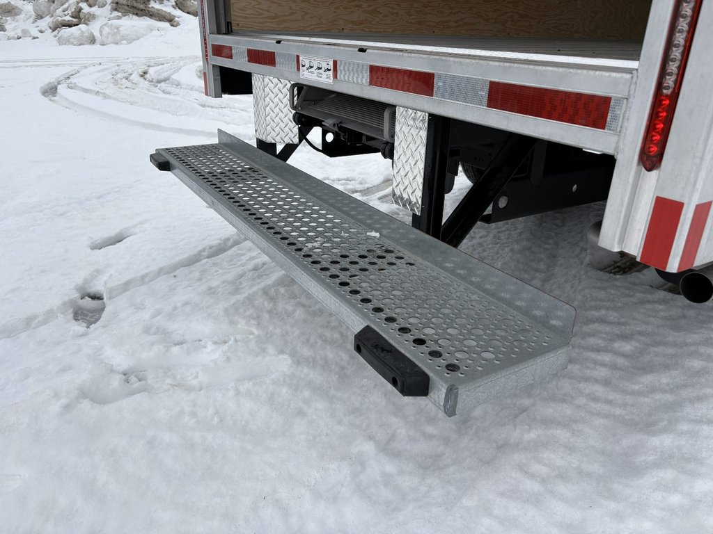 2024 GMC Savana Commercial Cutaway 4500, CUBE 16 PIEDS, V8 6.6L ESSENCE, DOULE ROUES! in Victoriaville, Quebec - 12 - w1024h768px