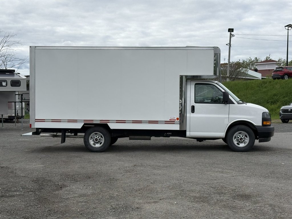 2026 GMC Savana in Plessisville, Quebec - 8 - w1024h768px