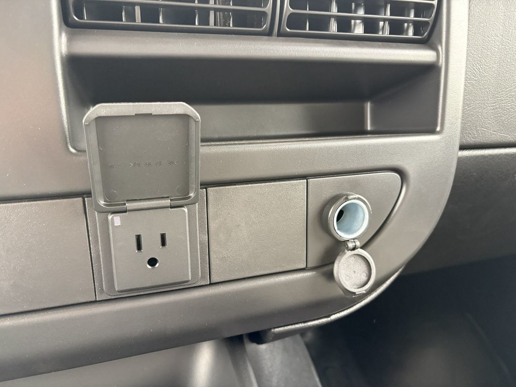 2026 GMC Savana in Plessisville, Quebec - 23 - w1024h768px