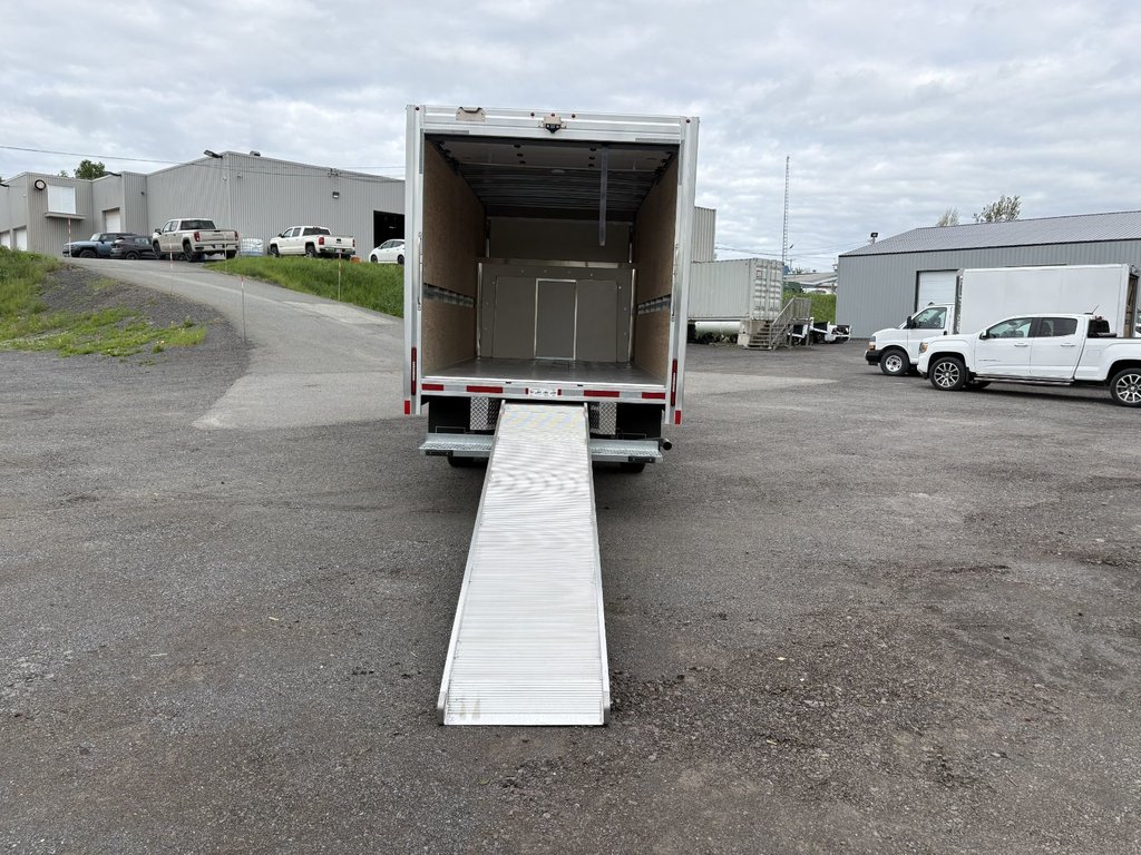 2026 GMC Savana in Plessisville, Quebec - 10 - w1024h768px