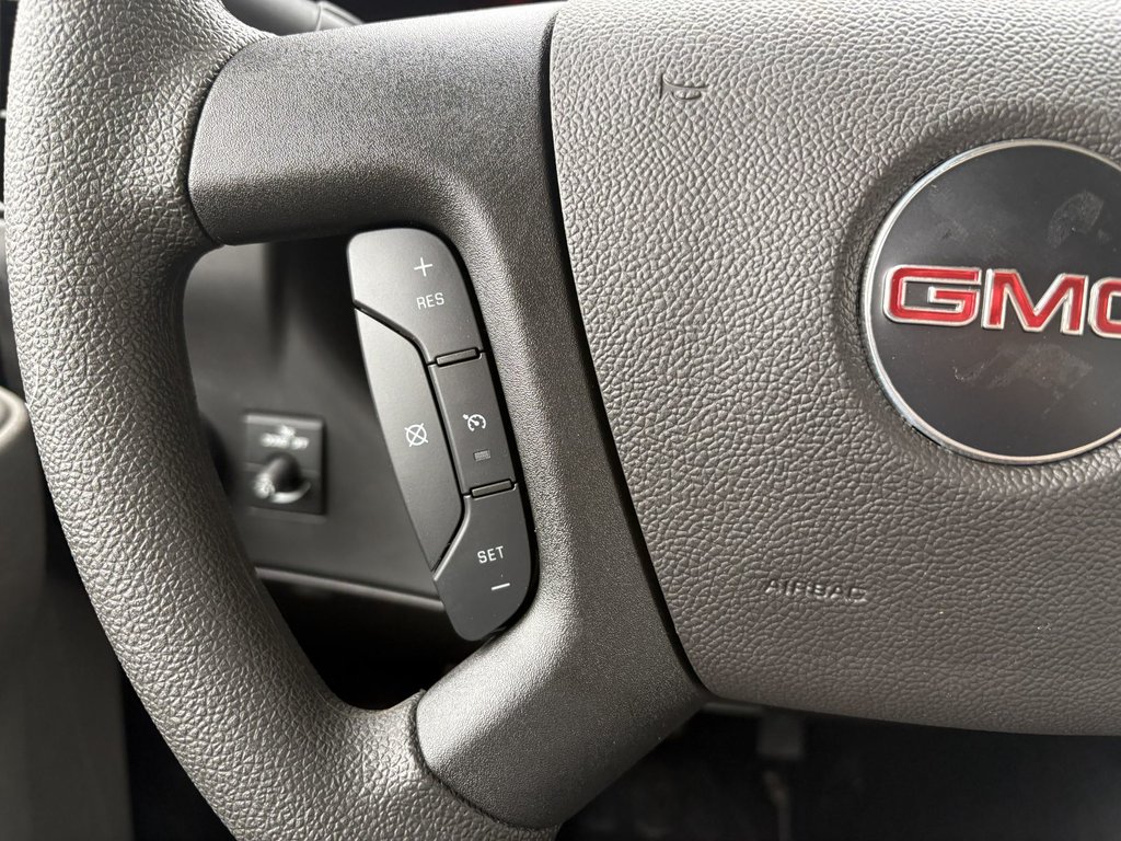 2026 GMC Savana in Plessisville, Quebec - 21 - w1024h768px