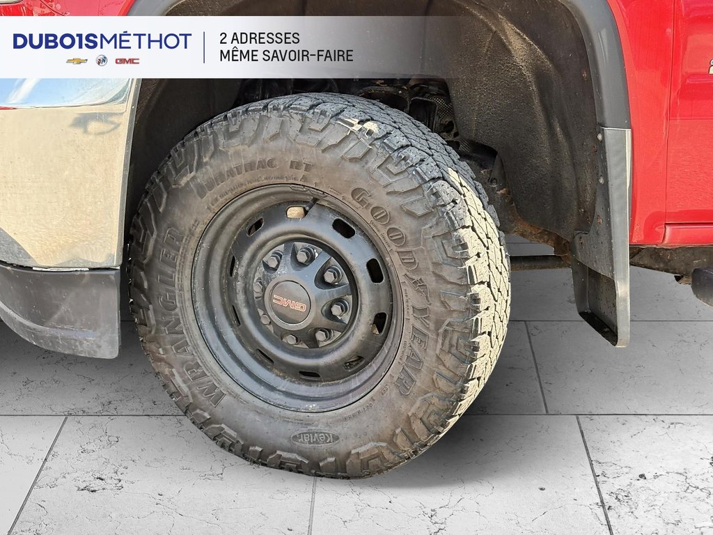 GMC Sierra 2500HD WORK TRUCK, 4X4, DOUBLE CAB, V8 6.0L A ESSENCE !!! 2018 à Victoriaville, Québec - 2 - w1024h768px