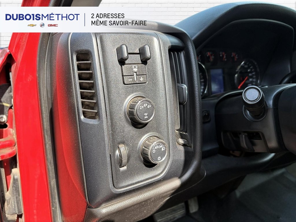 GMC Sierra 2500HD WORK TRUCK, 4X4, DOUBLE CAB, V8 6.0L A ESSENCE !!! 2018 à Victoriaville, Québec - 17 - w1024h768px