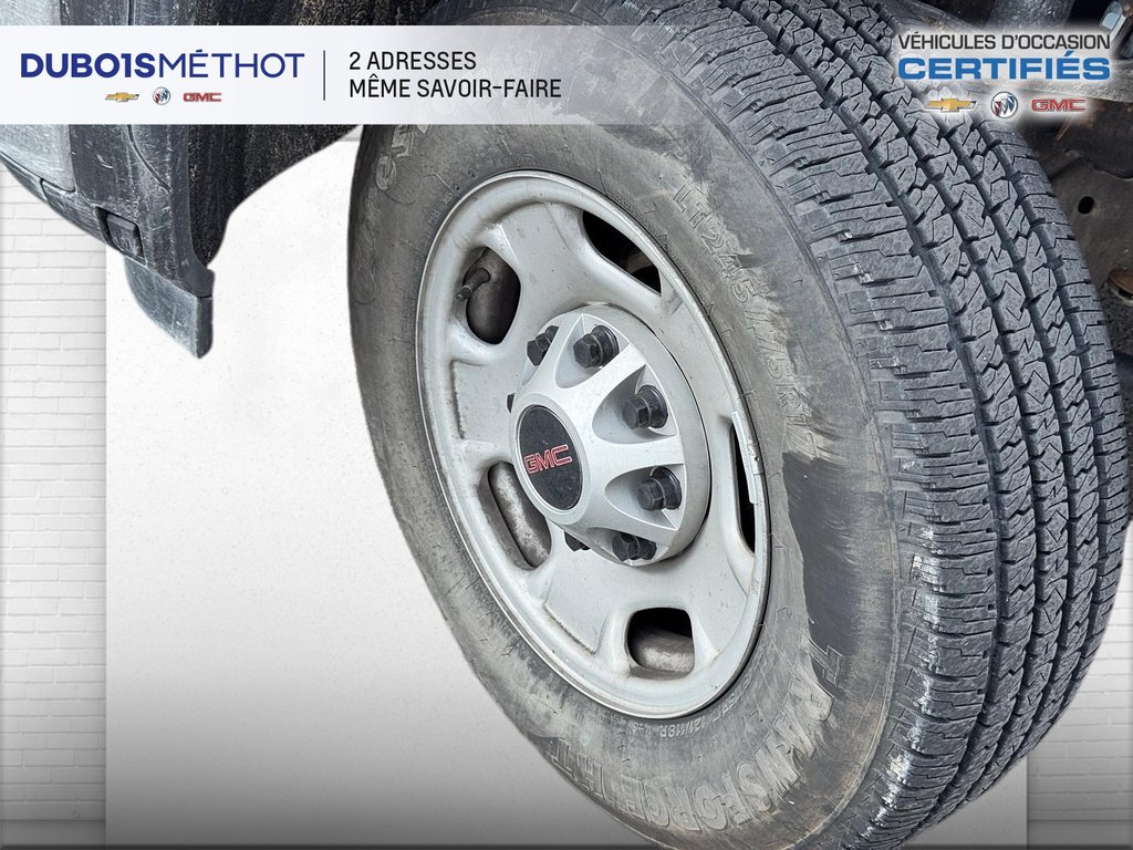 GMC Sierra 2500HD PRO GAS V8 6.6L CREW 4X4 BOITE LONGUE DE 8 PIEDS 2024 à Plessisville, Québec - 2 - w1024h768px