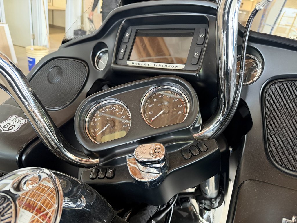 2017 Harley-Davidson FLTRU ROAD GLIDE ULTRA MOTO EN SUPERBE CONDITION, NOUVEL ARRIVAGE !!! in Plessisville, Quebec - 13 - w1024h768px