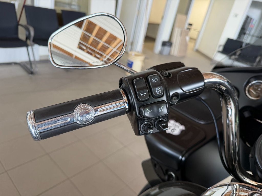 2017 Harley-Davidson FLTRU ROAD GLIDE ULTRA MOTO EN SUPERBE CONDITION, NOUVEL ARRIVAGE !!! in Plessisville, Quebec - 15 - w1024h768px
