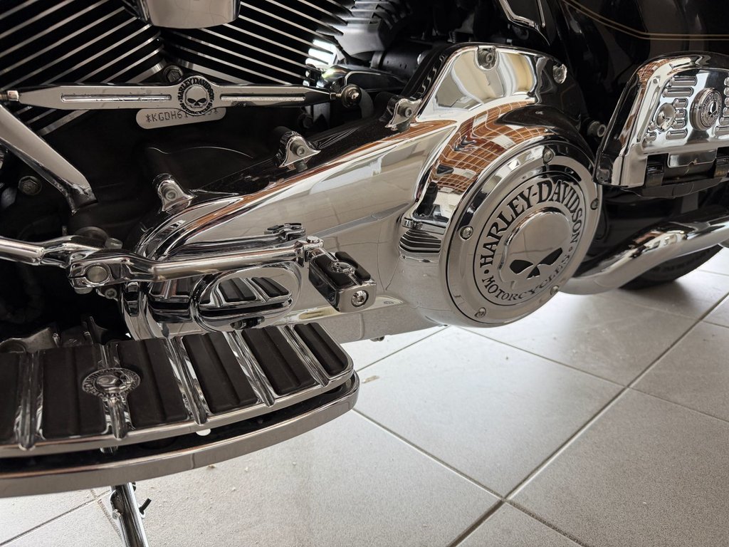 2017 Harley-Davidson FLTRU ROAD GLIDE ULTRA MOTO EN SUPERBE CONDITION, NOUVEL ARRIVAGE !!! in Plessisville, Quebec - 6 - w1024h768px