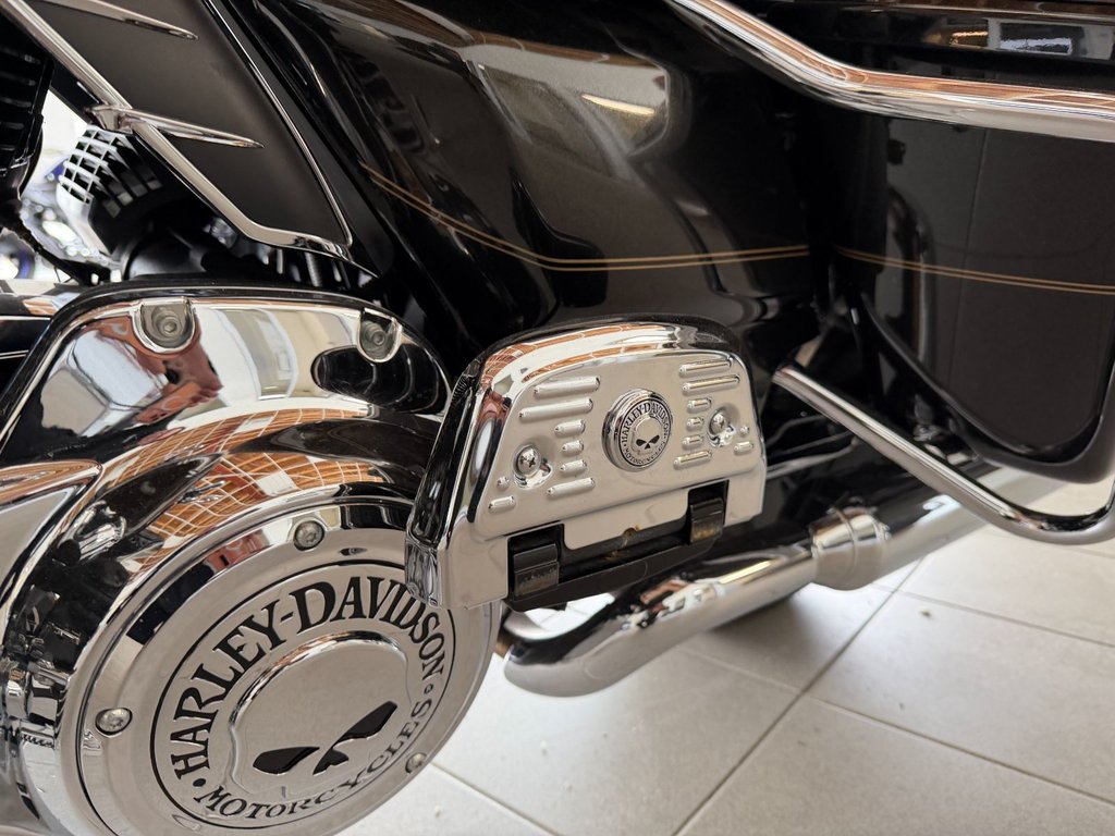 2017 Harley-Davidson FLTRU ROAD GLIDE ULTRA MOTO EN SUPERBE CONDITION, NOUVEL ARRIVAGE !!! in Plessisville, Quebec - 7 - w1024h768px
