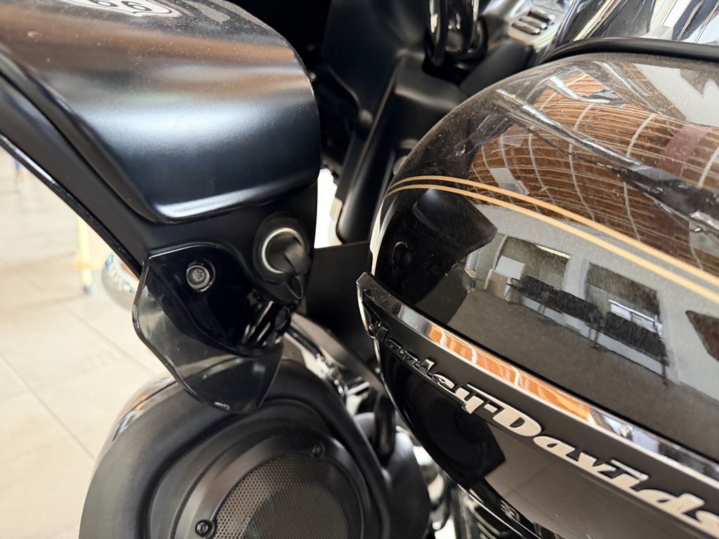 2017 Harley-Davidson FLTRU ROAD GLIDE ULTRA MOTO EN SUPERBE CONDITION, NOUVEL ARRIVAGE !!! in Plessisville, Quebec - 16 - w1024h768px