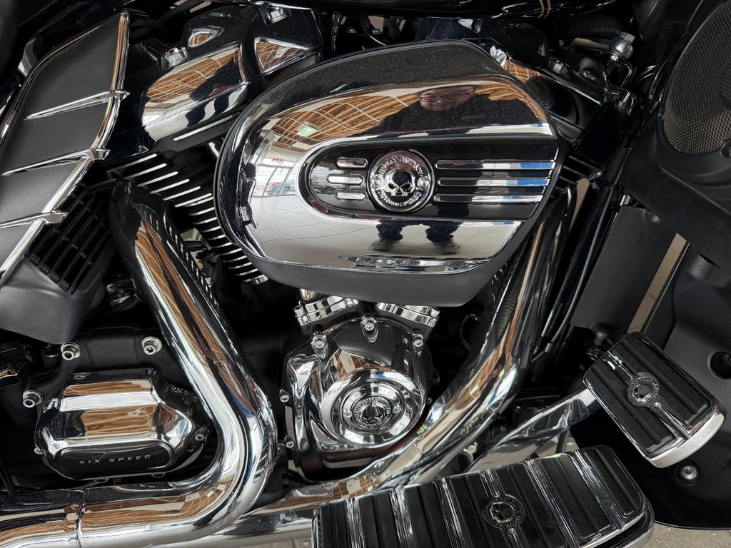 2017 Harley-Davidson FLTRU ROAD GLIDE ULTRA MOTO EN SUPERBE CONDITION, NOUVEL ARRIVAGE !!! in Plessisville, Quebec - 12 - w1024h768px