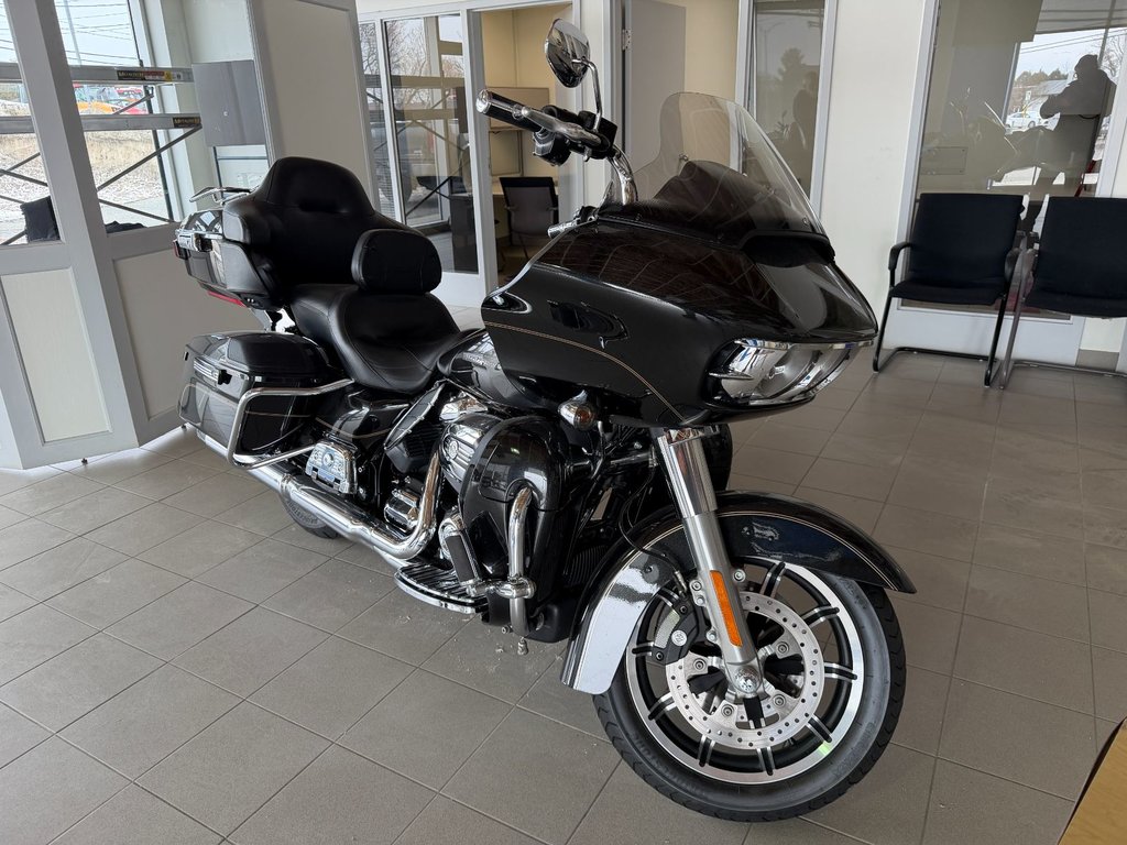 2017 Harley-Davidson FLTRU ROAD GLIDE ULTRA MOTO EN SUPERBE CONDITION, NOUVEL ARRIVAGE !!! in Plessisville, Quebec - 1 - w1024h768px