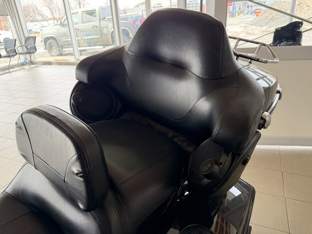 2017 Harley-Davidson FLTRU ROAD GLIDE ULTRA MOTO EN SUPERBE CONDITION, NOUVEL ARRIVAGE !!! in Plessisville, Quebec - 8 - w1024h768px