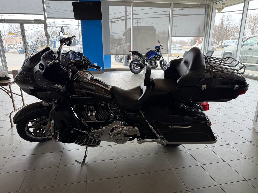 2017 Harley-Davidson FLTRU ROAD GLIDE ULTRA MOTO EN SUPERBE CONDITION, NOUVEL ARRIVAGE !!! in Plessisville, Quebec - 4 - w1024h768px