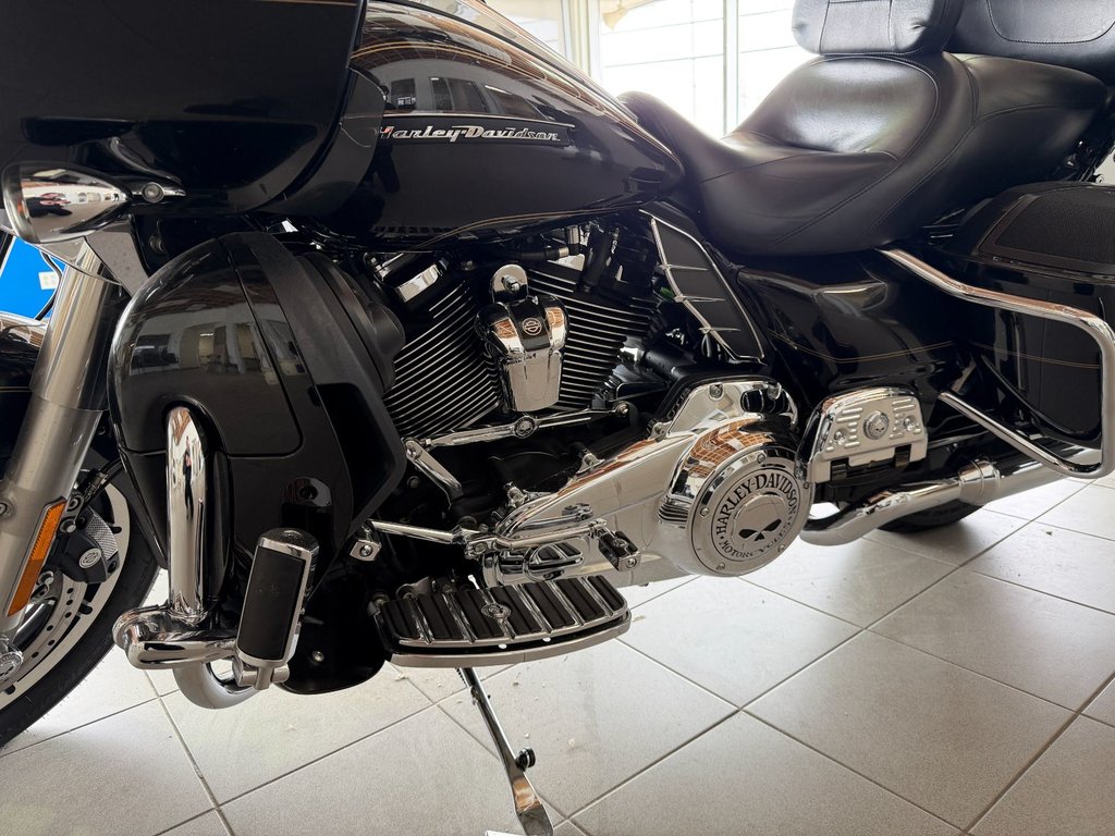 2017 Harley-Davidson FLTRU ROAD GLIDE ULTRA MOTO EN SUPERBE CONDITION, NOUVEL ARRIVAGE !!! in Plessisville, Quebec - 5 - w1024h768px