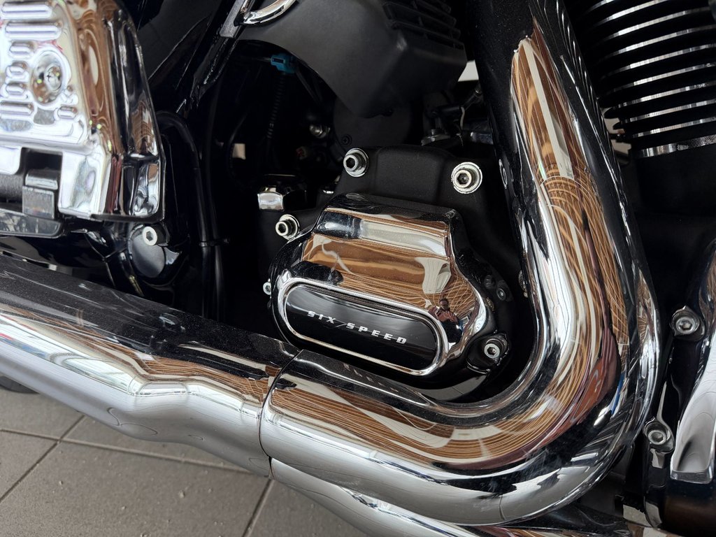 2017 Harley-Davidson FLTRU ROAD GLIDE ULTRA MOTO EN SUPERBE CONDITION, NOUVEL ARRIVAGE !!! in Plessisville, Quebec - 21 - w1024h768px