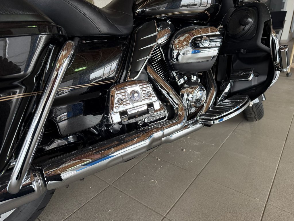 2017 Harley-Davidson FLTRU ROAD GLIDE ULTRA MOTO EN SUPERBE CONDITION, NOUVEL ARRIVAGE !!! in Plessisville, Quebec - 11 - w1024h768px