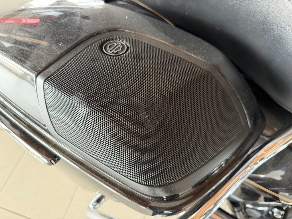 2017 Harley-Davidson FLTRU ROAD GLIDE ULTRA MOTO EN SUPERBE CONDITION, NOUVEL ARRIVAGE !!! in Plessisville, Quebec - 20 - w1024h768px