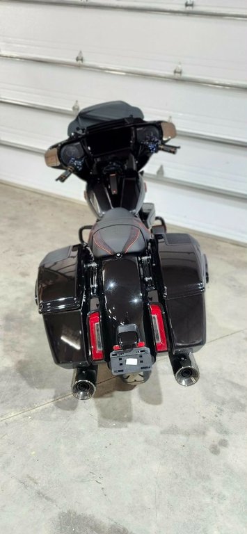 2025 Harley-Davidson Street Glide 121 CVO in Victoriaville, Quebec - 3 - w1024h768px