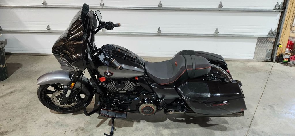 2025 Harley-Davidson Street Glide 121 CVO in Victoriaville, Quebec - 2 - w1024h768px