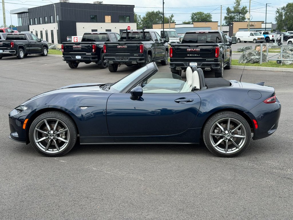 Mazda MX-5  2022 à Plessisville, Québec - 3 - w1024h768px