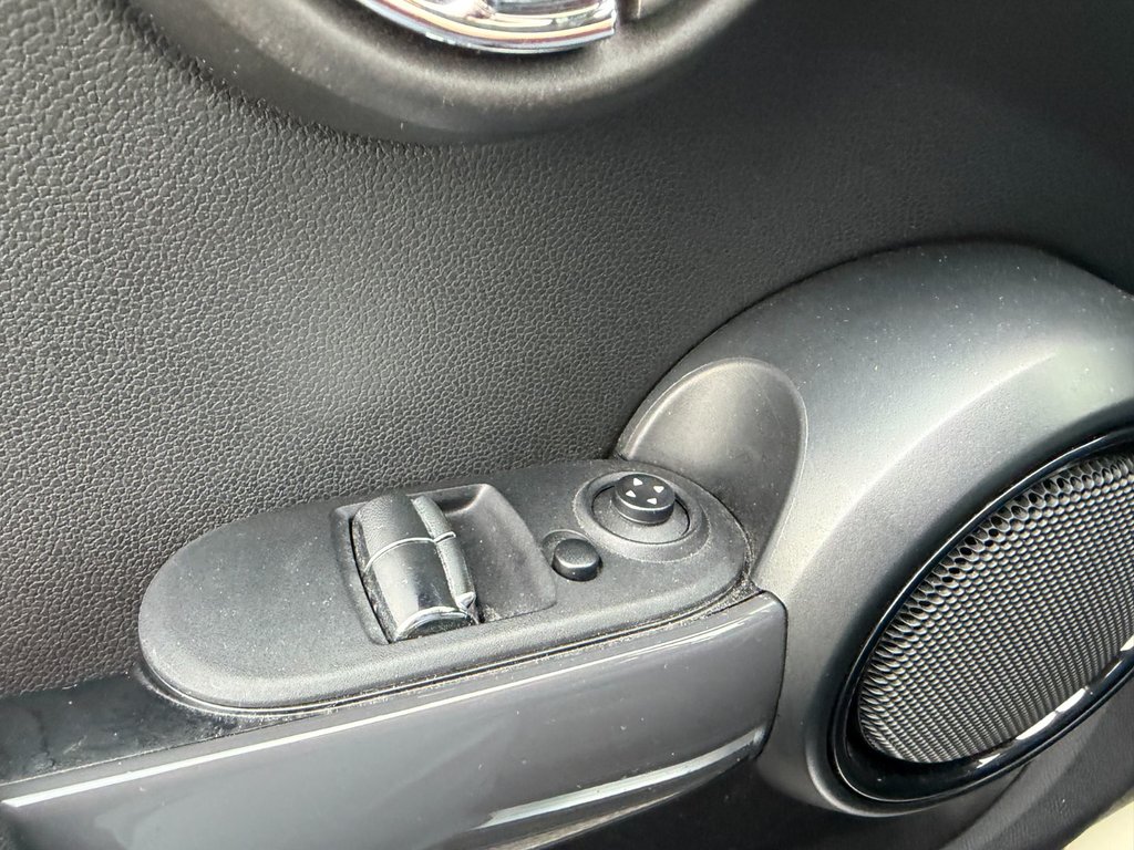 2014 MINI Cooper Hardtop in Plessisville, Quebec - 16 - w1024h768px