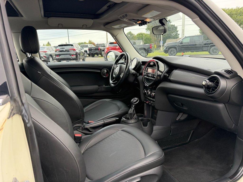 2014 MINI Cooper Hardtop in Plessisville, Quebec - 11 - w1024h768px
