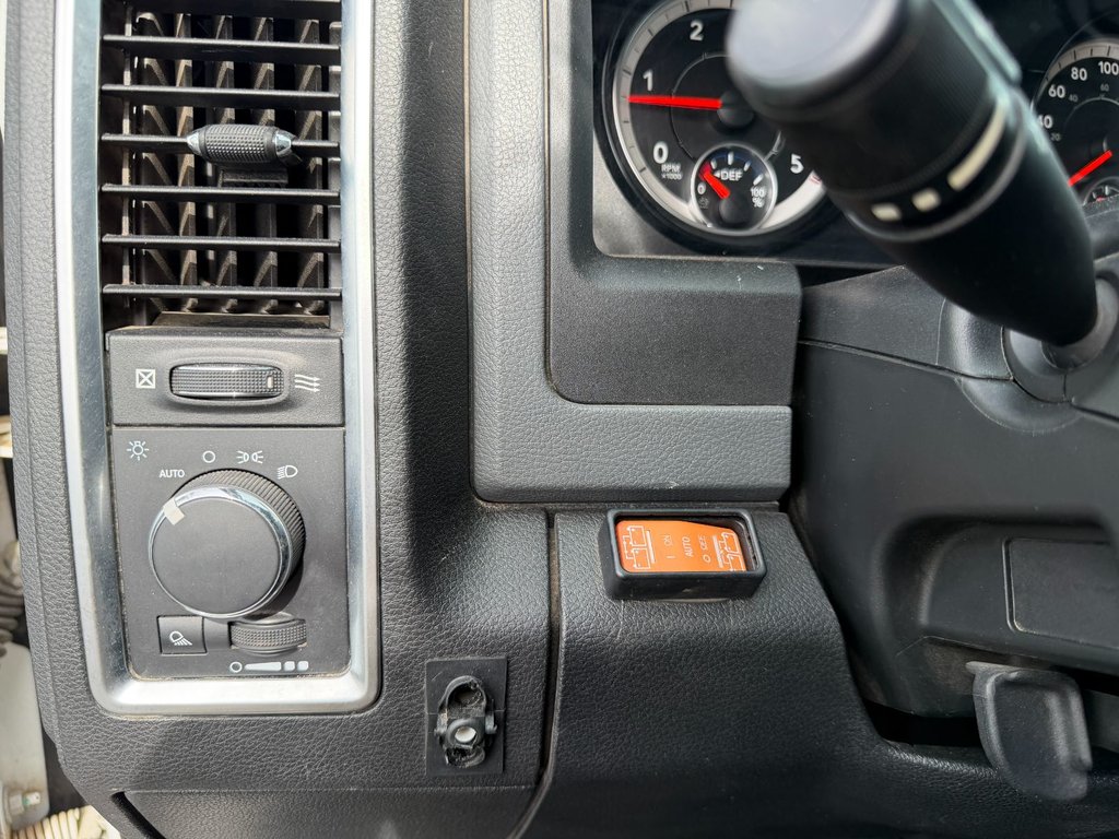2017 Ram 3500 in Victoriaville, Quebec - 29 - w1024h768px