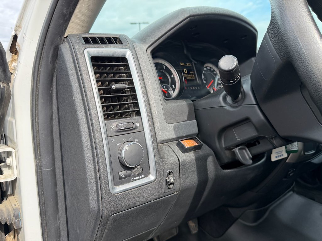 2017 Ram 3500 in Victoriaville, Quebec - 27 - w1024h768px