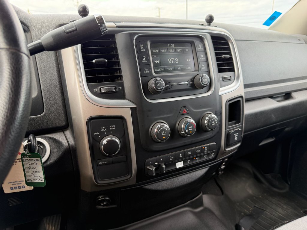 2017 Ram 3500 in Victoriaville, Quebec - 30 - w1024h768px