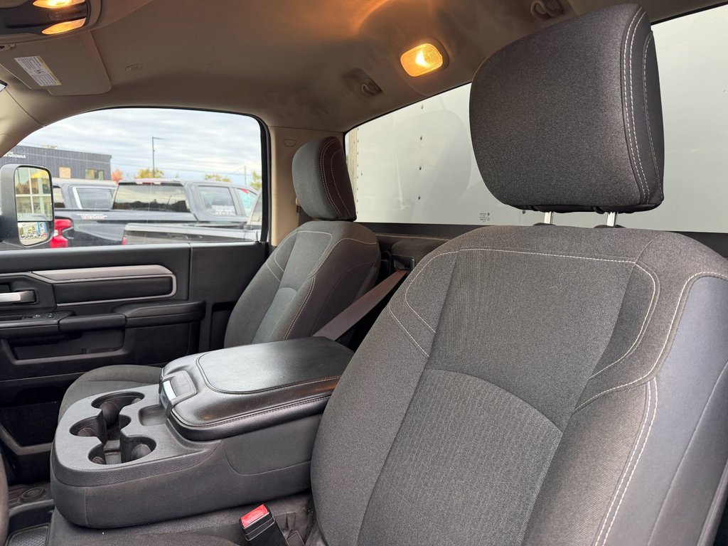 Ram 5500 Chassis  2019 à Victoriaville, Québec - 14 - w1024h768px