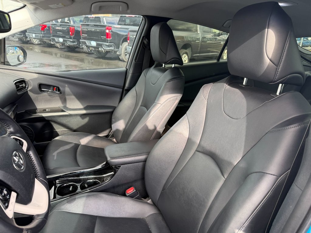2017 Toyota Prius Prime in Victoriaville, Quebec - 8 - w1024h768px