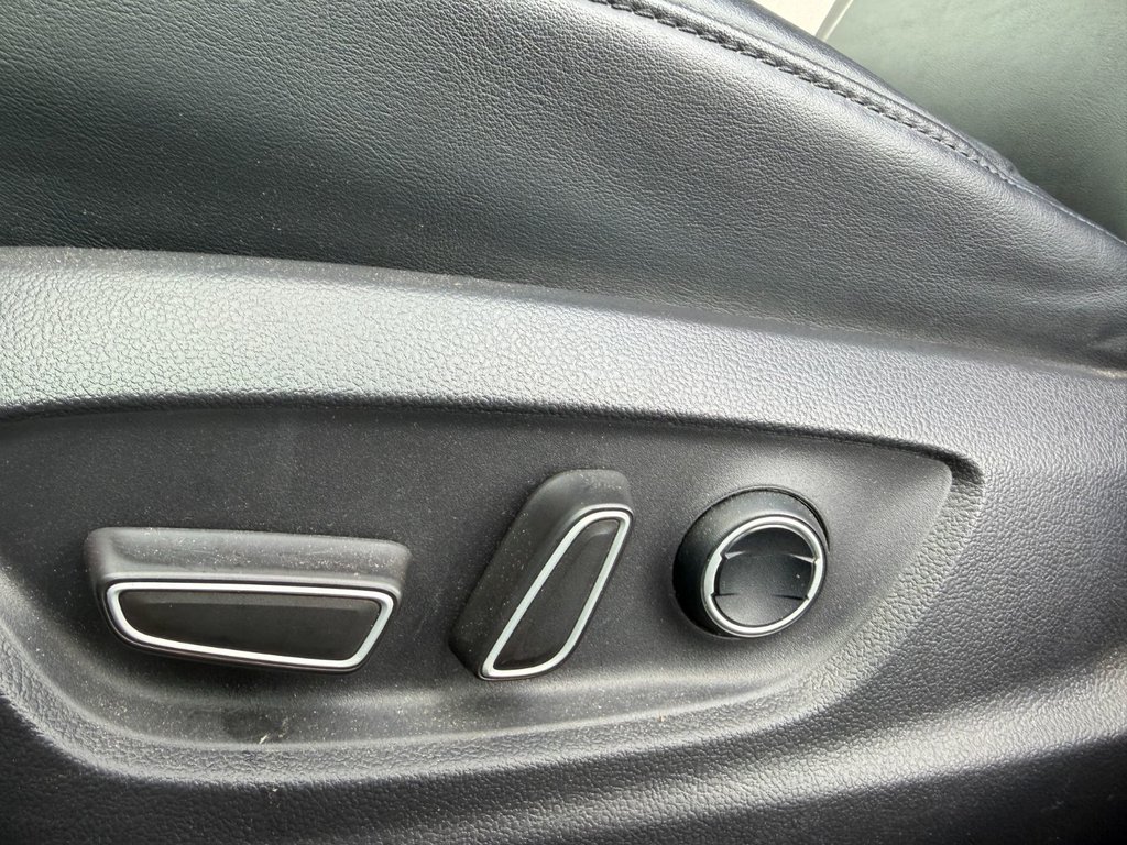 2017 Toyota Prius Prime in Victoriaville, Quebec - 12 - w1024h768px