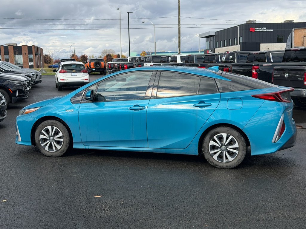 2017 Toyota Prius Prime in Victoriaville, Quebec - 3 - w1024h768px