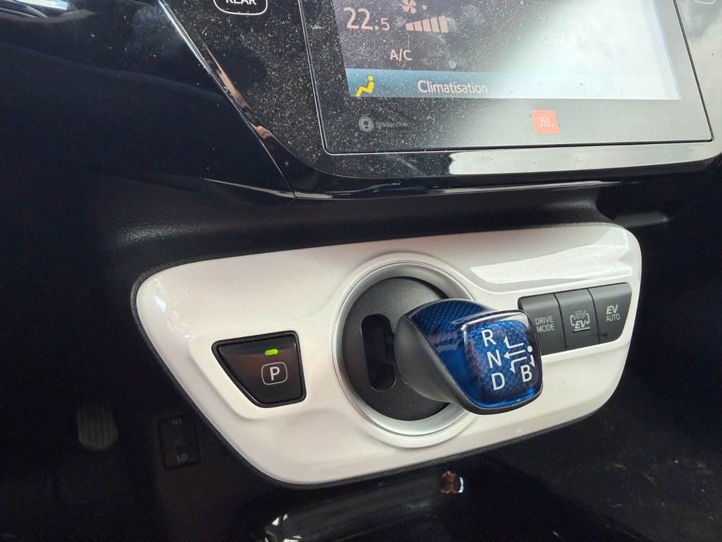 2017 Toyota Prius Prime in Victoriaville, Quebec - 13 - w1024h768px