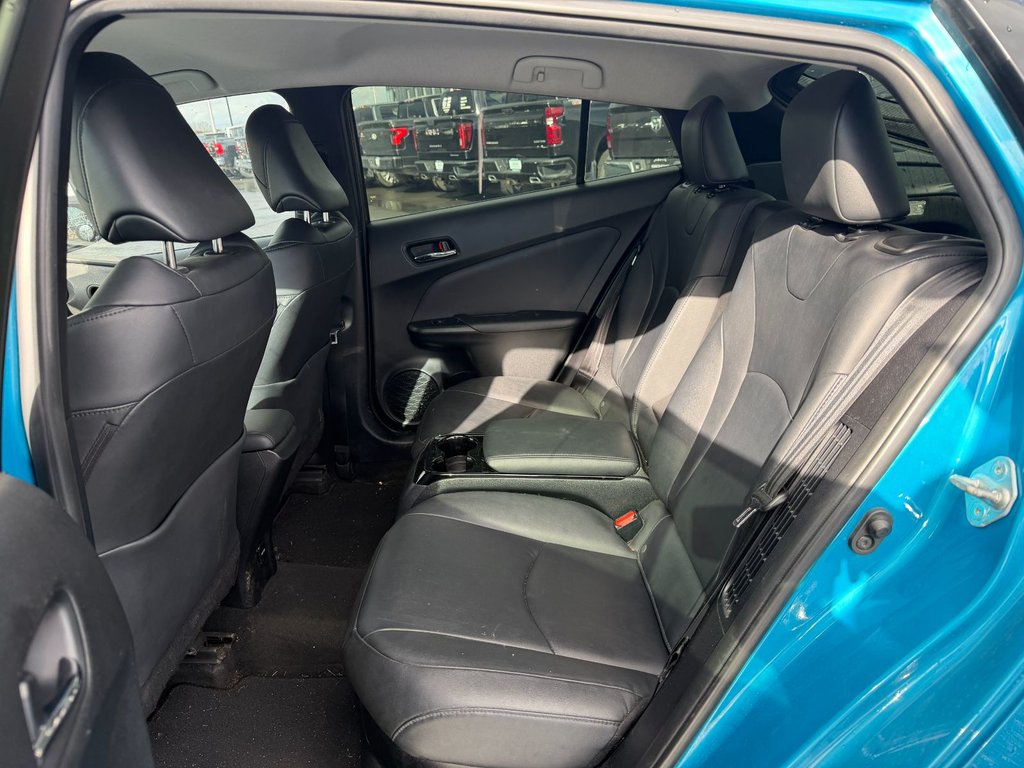 2017 Toyota Prius Prime in Victoriaville, Quebec - 6 - w1024h768px