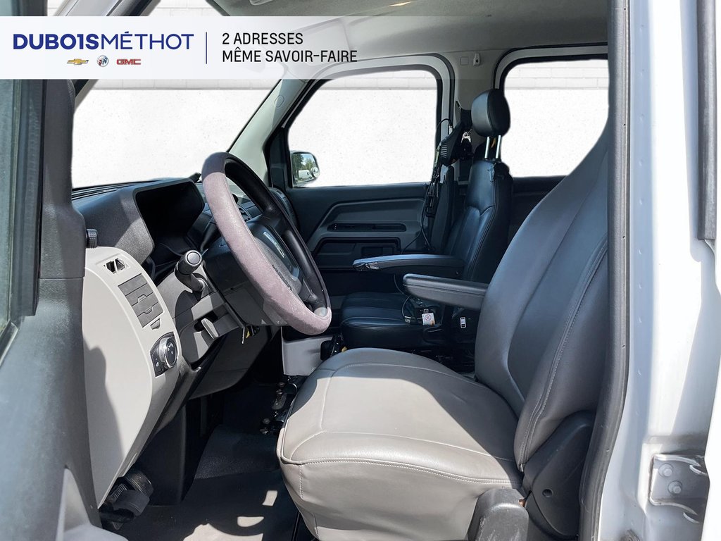 2015  MV-1 VAN HANDICAPE, VEHICULE POUR TRANSPORT ADAPTÉ in Plessisville, Quebec - 16 - w1024h768px