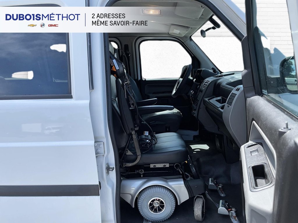 2015  MV-1 VAN HANDICAPE, VEHICULE POUR TRANSPORT ADAPTÉ in Plessisville, Quebec - 14 - w1024h768px