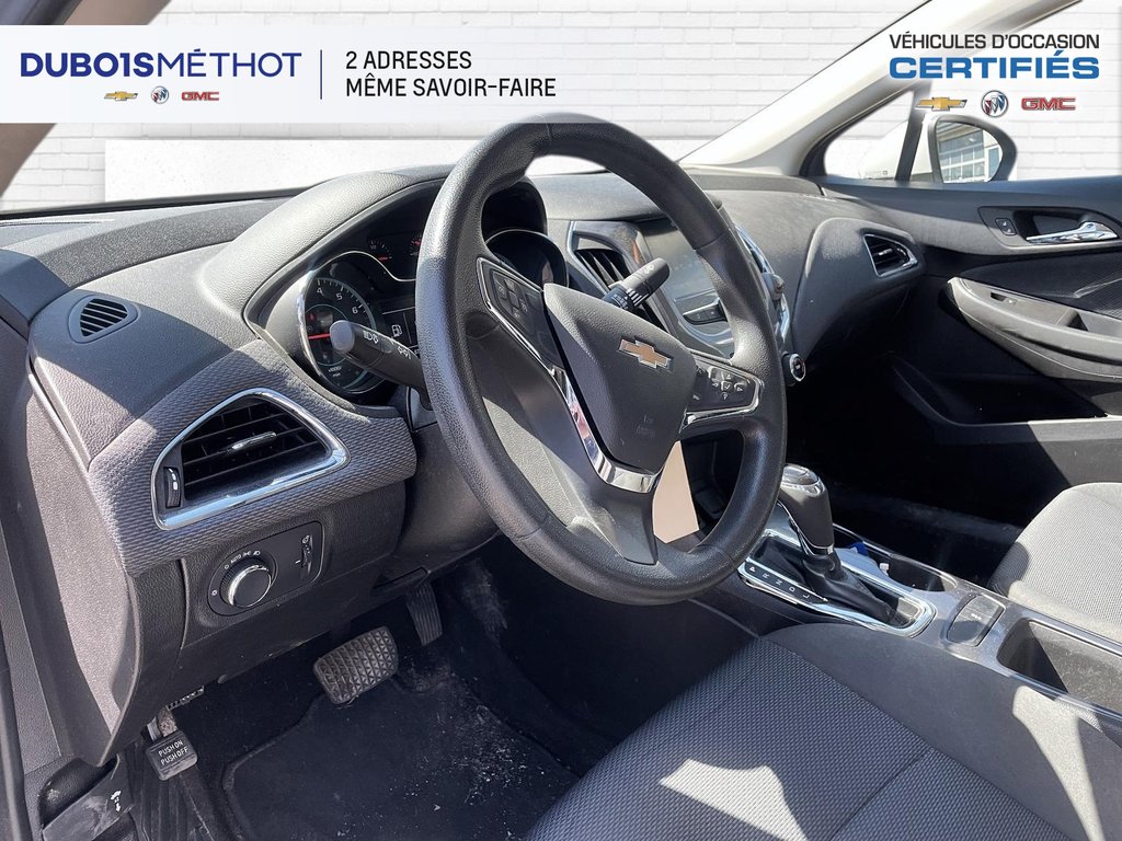 Chevrolet Cruze LT AUTOMATIQUE, AIR CLIMATISEE, CAMERA DE RECUL !! 2018 à Victoriaville, Québec - 11 - w1024h768px