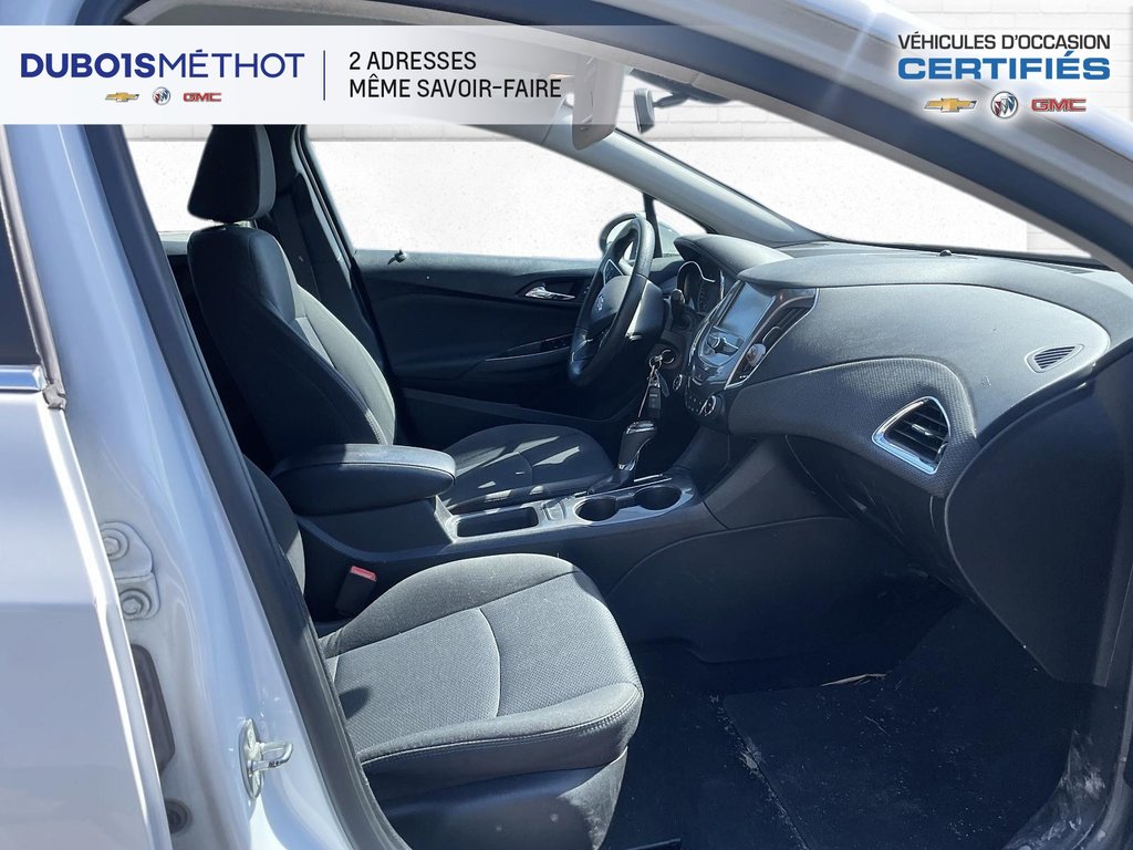 Chevrolet Cruze LT AUTOMATIQUE, AIR CLIMATISEE, CAMERA DE RECUL !! 2018 à Victoriaville, Québec - 9 - w1024h768px
