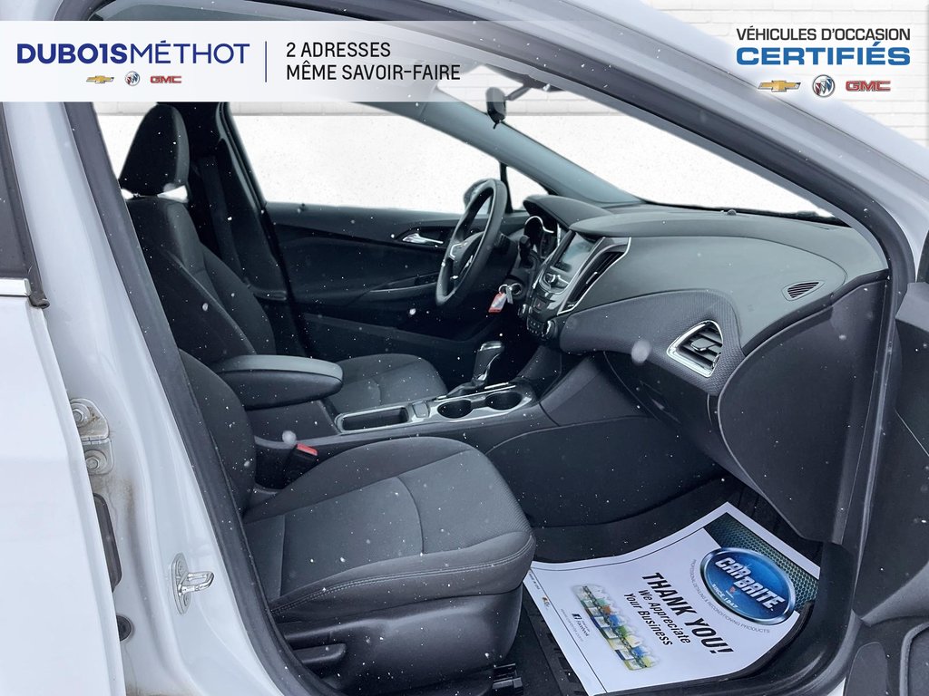 Chevrolet Cruze LT, AUTOMATIQUE, AIR CLIMATISEE, SIEGES CHAUFFANTS 2019 à Victoriaville, Québec - 13 - w1024h768px