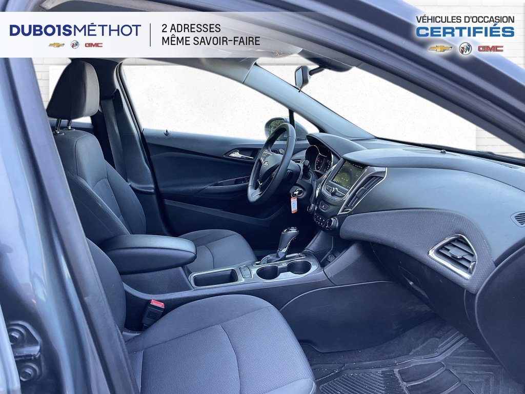 Chevrolet Cruze LT, AUTOMATIQUE, SIEGES CHAUFFANTS 2019 à Victoriaville, Québec - 10 - w1024h768px
