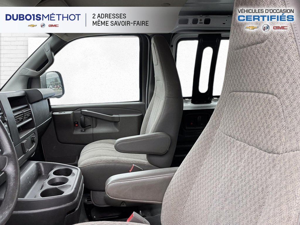 Chevrolet Express Cargo Van DURAMAX 2.8L DIESEL !!! 2017 à Victoriaville, Québec - 17 - w1024h768px