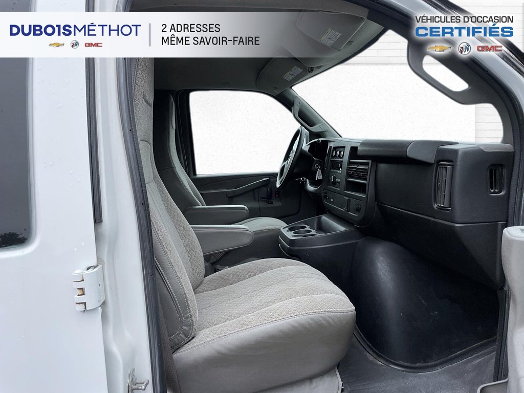Chevrolet Express Cargo Van DURAMAX 2.8L DIESEL !!! 2017 à Victoriaville, Québec - 14 - w1024h768px