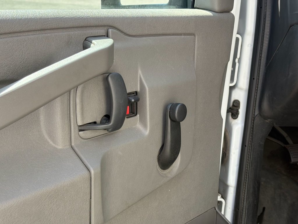 Chevrolet Express Commercial Cutaway CUBE 12 PIEDS DECK, V8 6.0L 2019 à Plessisville, Québec - 8 - w1024h768px
